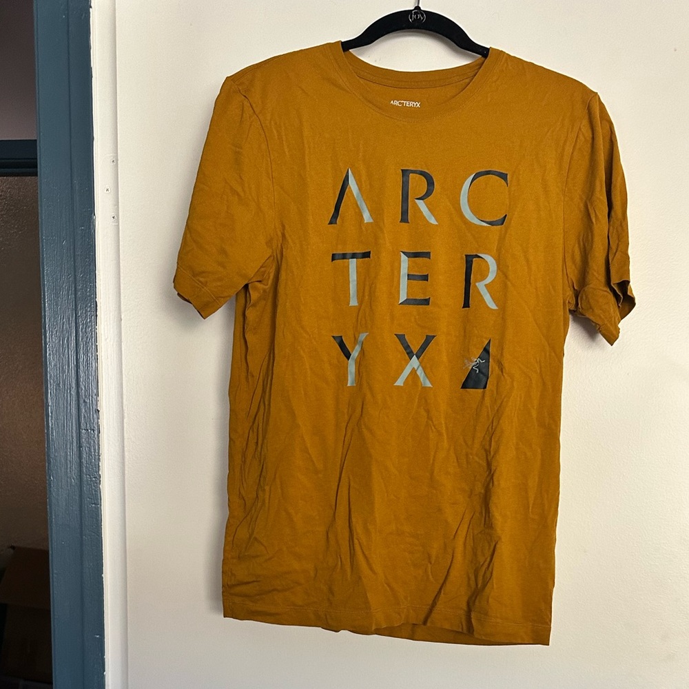 Arc'teryx Men's Mustard T-Shirt sz s